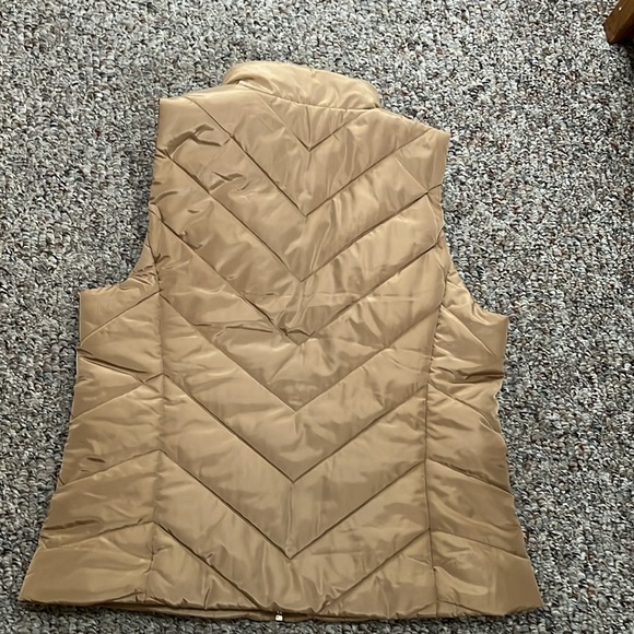 NWOT full zip vest with gold zipper - Picture 4 of 4